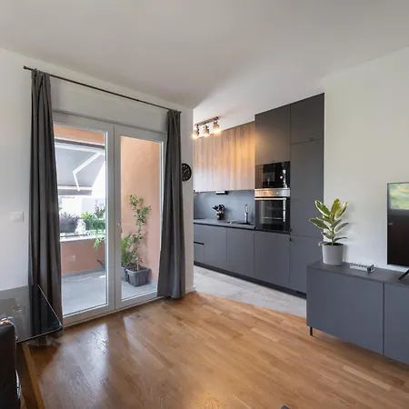Kate Your Cozy Oasis With Private Parking And Balkony Apartment