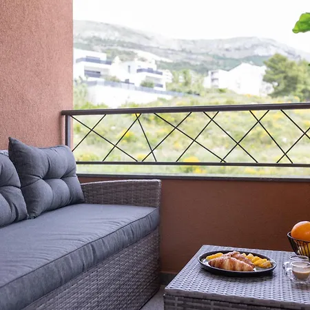 Kate Your Cozy Oasis With Private Parking And Balkony * Podstrana