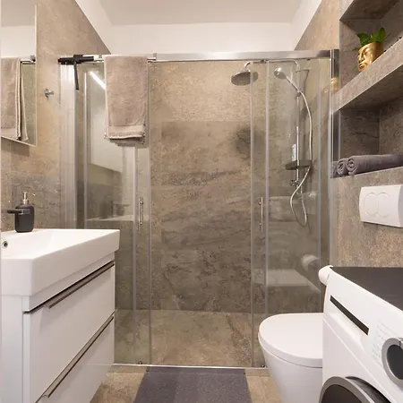 Kate Your Cozy Oasis With Private Parking And Balkony *