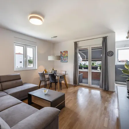 Kate Your Cozy Oasis With Private Parking And Balkony