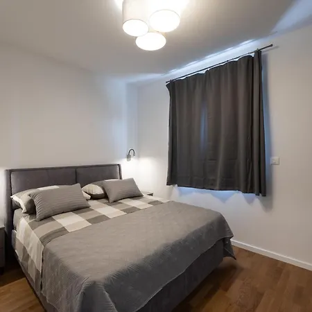 Apartment Kate Your Cozy Oasis With Private Parking And Balkony Podstrana