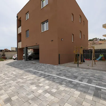 Kate Your Cozy Oasis With Private Parking And Balkony