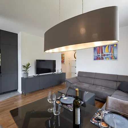 Kate Your Cozy Oasis With Private Parking And Balkony